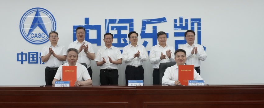 中國樂凱與宿遷市簽訂合作協(xié)議 侯景濱、李東會見宿遷市委書記陳忠偉并共同見證簽約