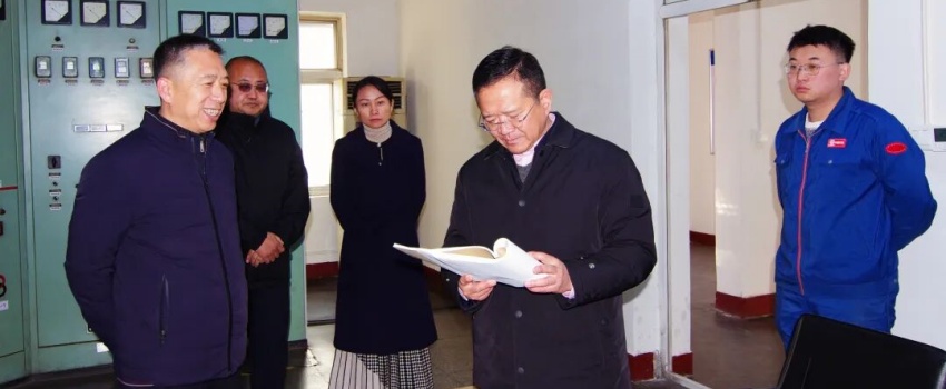 新春送暖 情系一線&mdash;&mdash;侯景濱大年初一走訪慰問(wèn)堅(jiān)守崗位干部職工