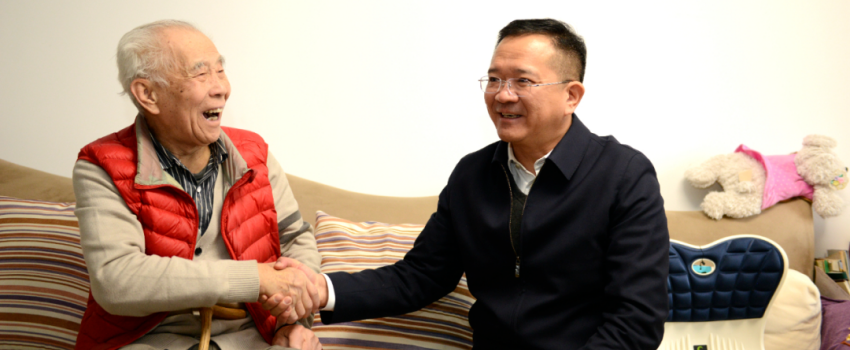 中國(guó)樂(lè)凱黨委領(lǐng)導(dǎo)看望慰問(wèn)樂(lè)凱老領(lǐng)導(dǎo)、老專家、老干部和生活困難職工